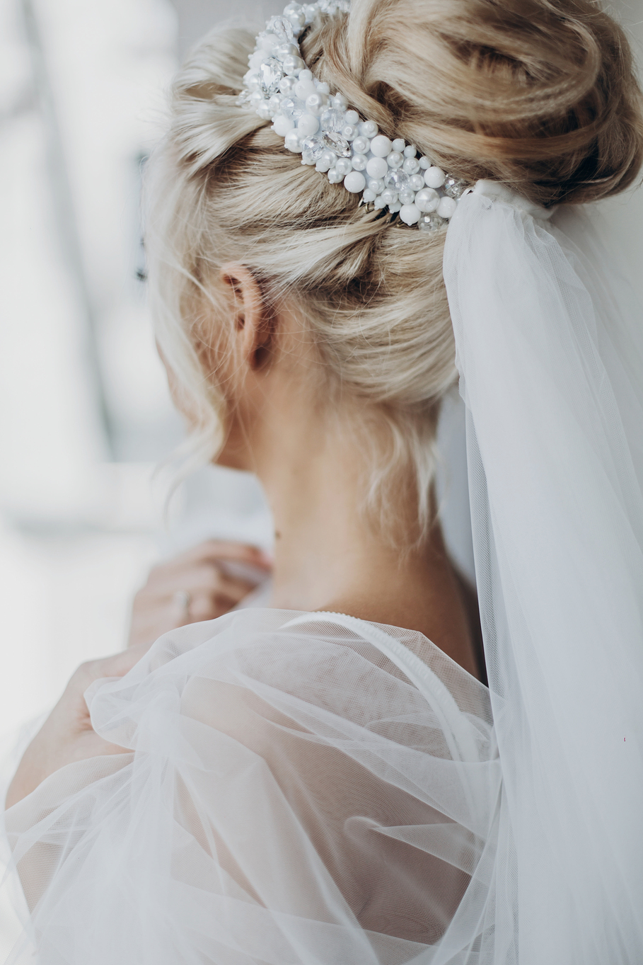 luxury beautiful bride hair style with pearl and veil, back view. stylish hairstyle, modern bride. wedding day, preparation in the morning. romantic moment. space for text