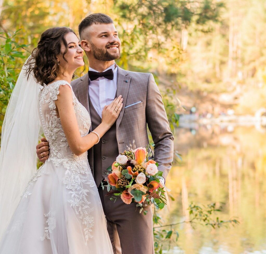 peinados de boda para novias con cabellos rizados