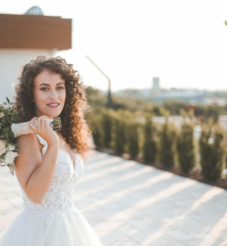 hairstyles for brides with curls